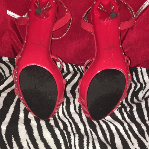 Beautiful sexy red satin heels with rhinestones - Picture 5 of 7